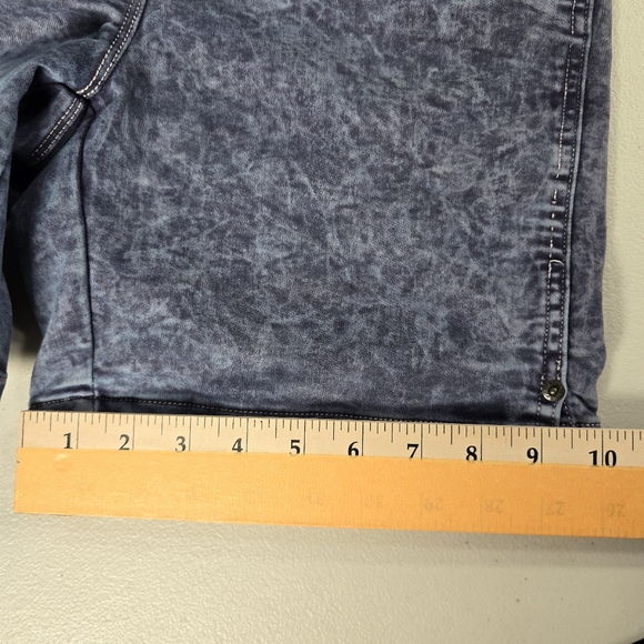 Liz Claiborne Amber Short MId-Rise Pull On Comfort Stretch Khaki Shorts Sz 4 - Picture 8 of 12